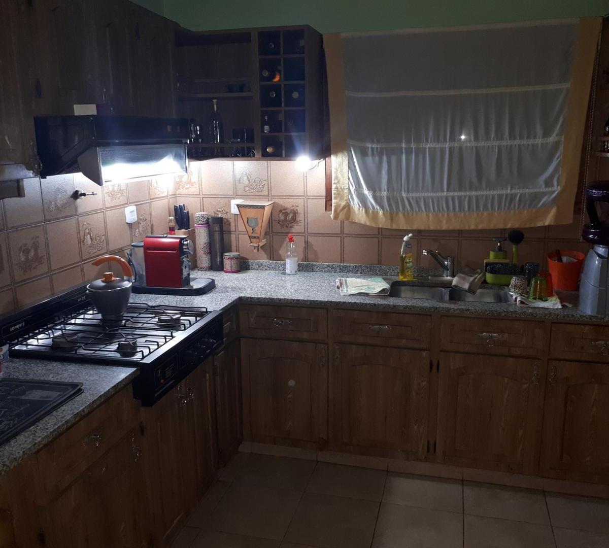 CASA EN VENTA :: 6 AMBIENTES :: ITUZAINGO :: 313m2 CUBIERTOS