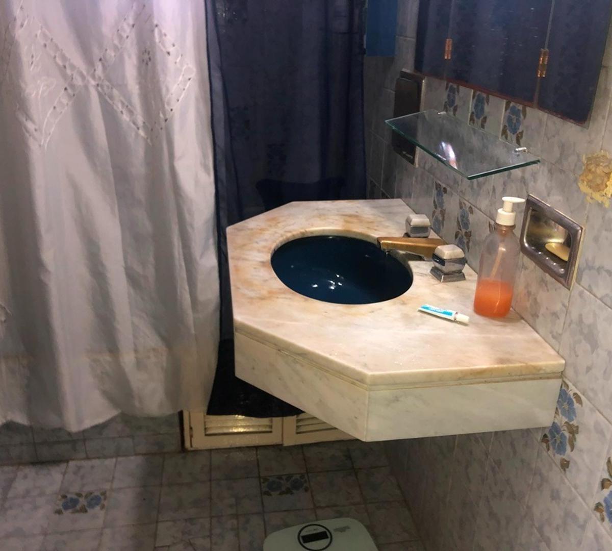 Casa en Venta: Castelar Norte: 8 Ambientes 2