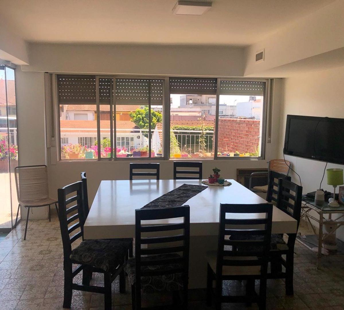 Casa en Venta: Castelar Norte: 8 Ambientes 5