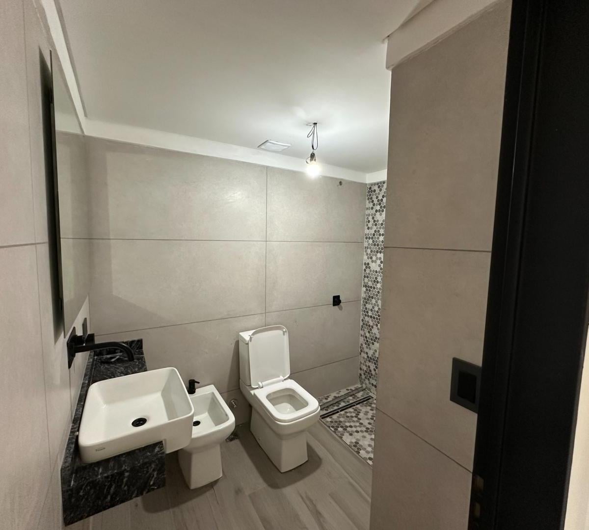 AIVI I - PARQUE LELOIR : DUPLEX 3 ambientes + JARDIN