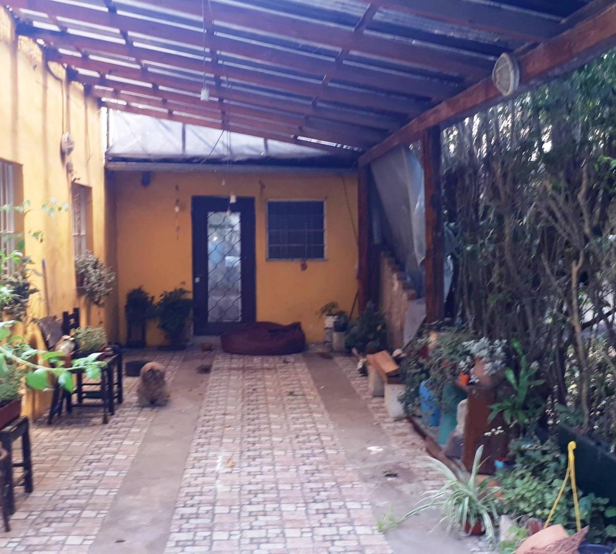 Foto de CASA EN VENTA: 3 AMB::UDAONDO/H MIRIAM::309m2 y 80m2 CUB, imagen 3