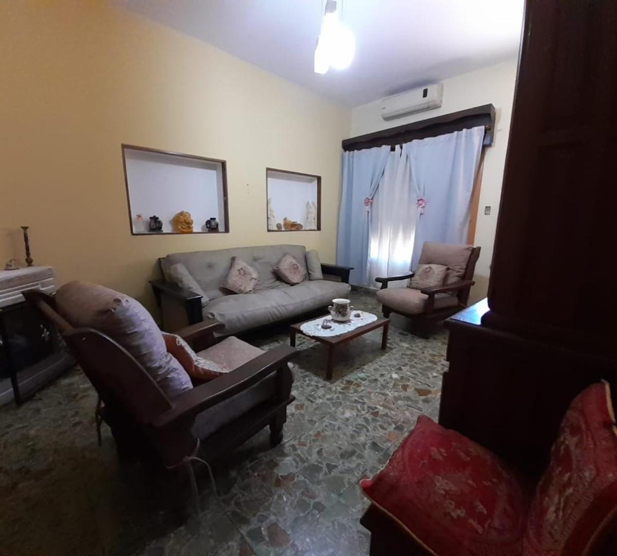 CASA EN VENTA : ITUZAINGO : 4 AMBIENTES : 120m2 CONSTRUIDOS