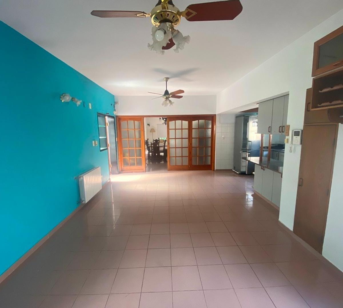 CASA EN VENTA :: PARQUE LELOIR :: 5 AMBIENTES