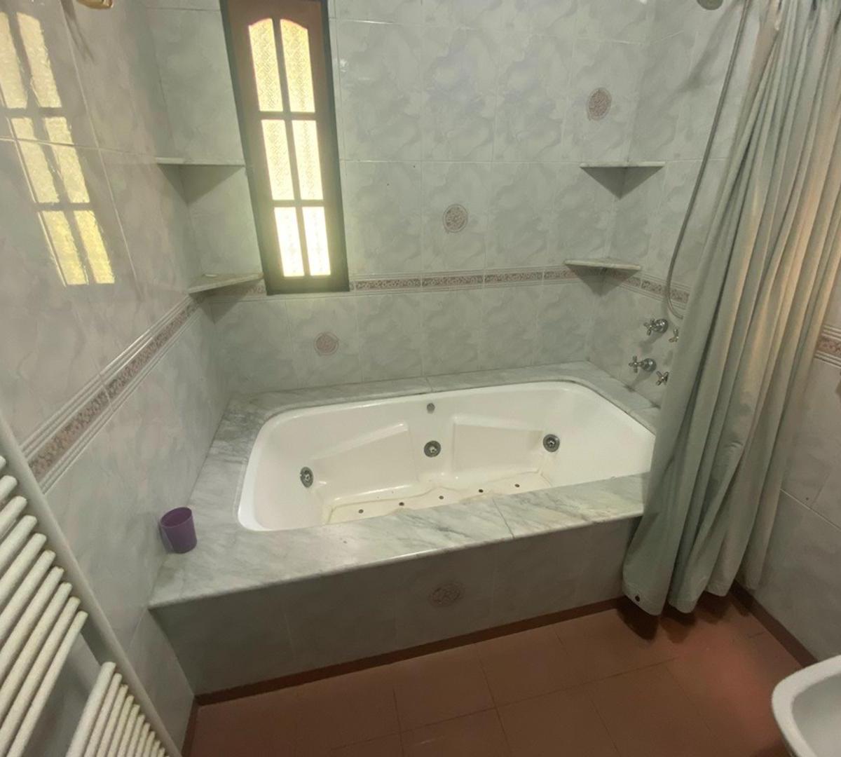 Foto de CASA EN VENTA :: PARQUE LELOIR :: 5 AMBIENTES, imagen 2