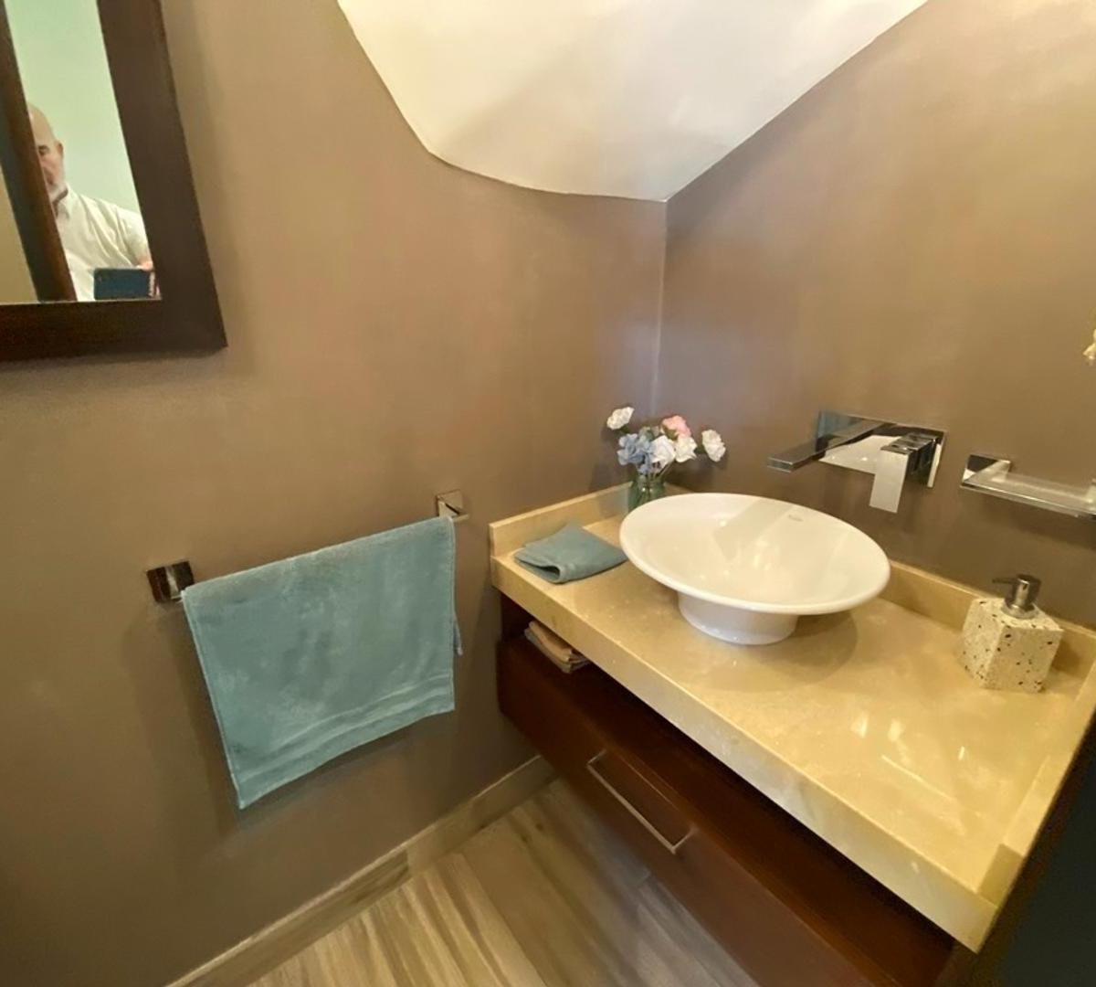 CASA EN VENTA :: ALTOS DEL SOL :: 5 AMBIENTES