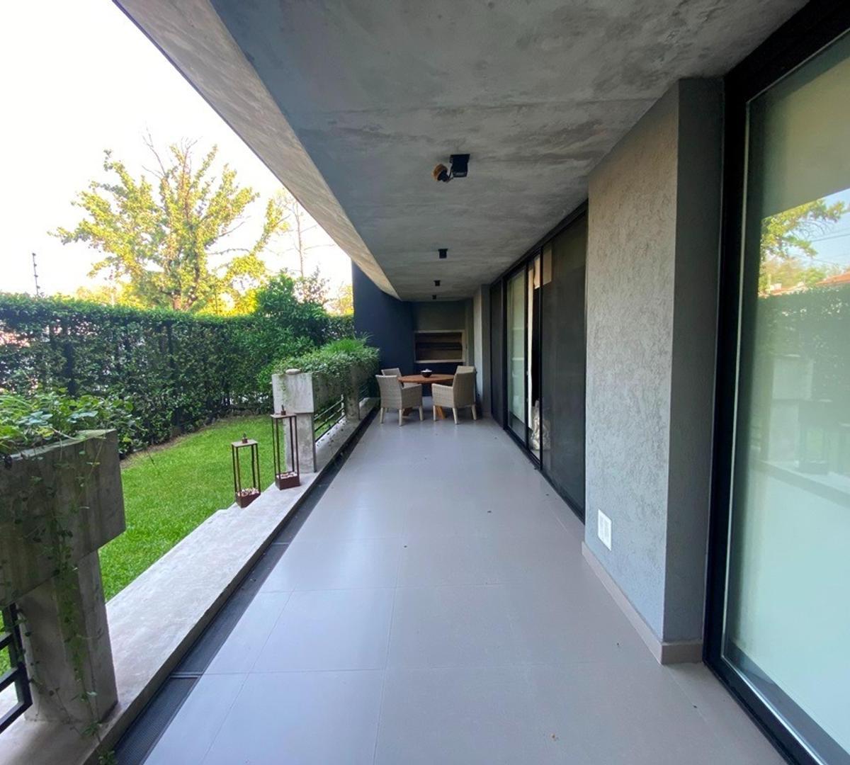DEPARTAMENTO EN VENTA :: 4 AMBIENTES :: CASTELAR