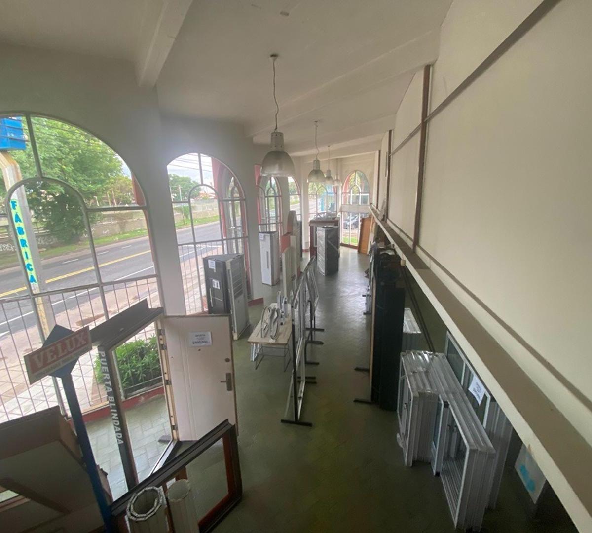 LOCAL EN VENTA :: CASTELAR :: SOBRE RIVADAVIA