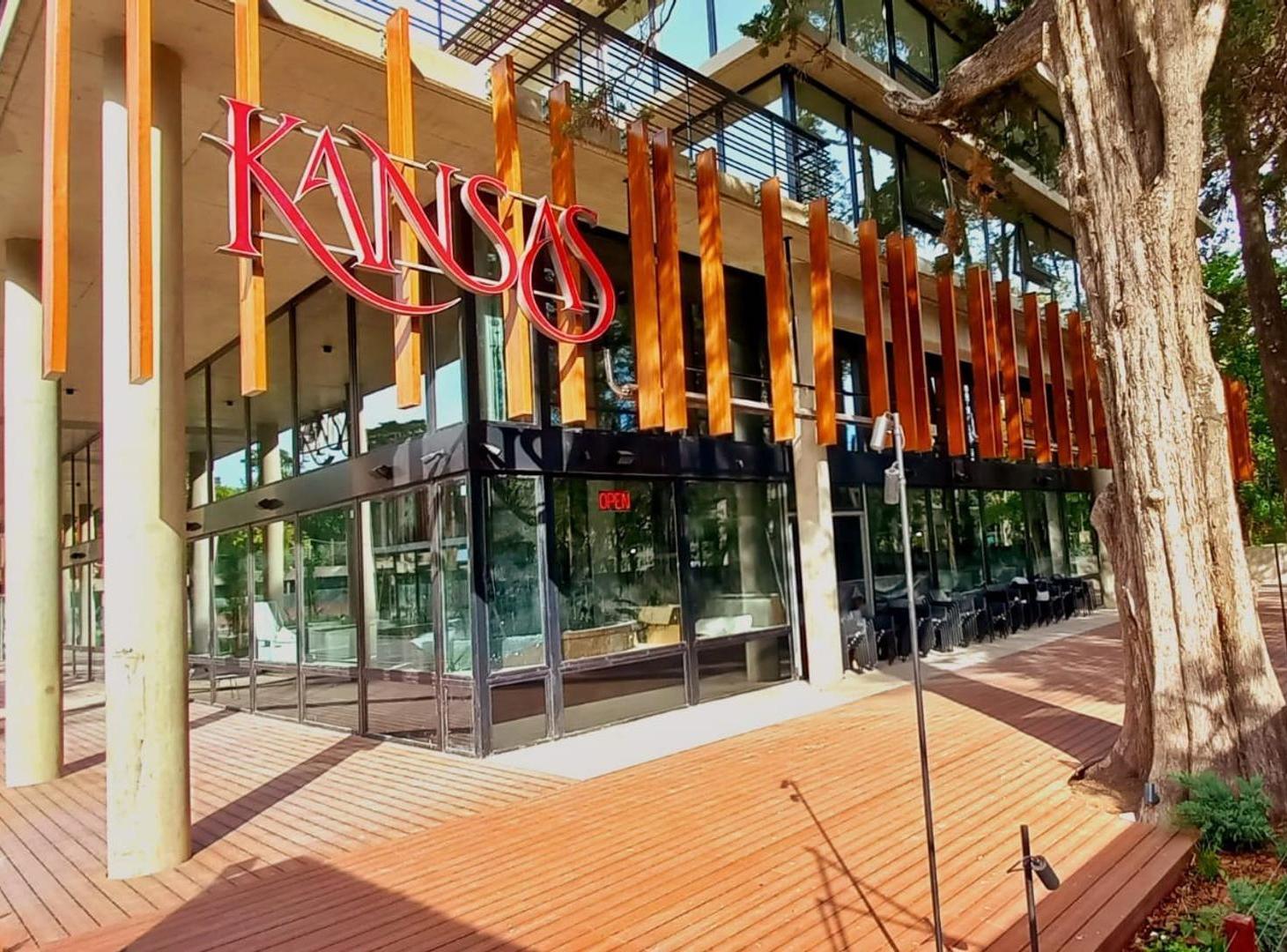COCHERA COMERCIAL :: THAYS PARQUE LELOIR :: CON RENTA