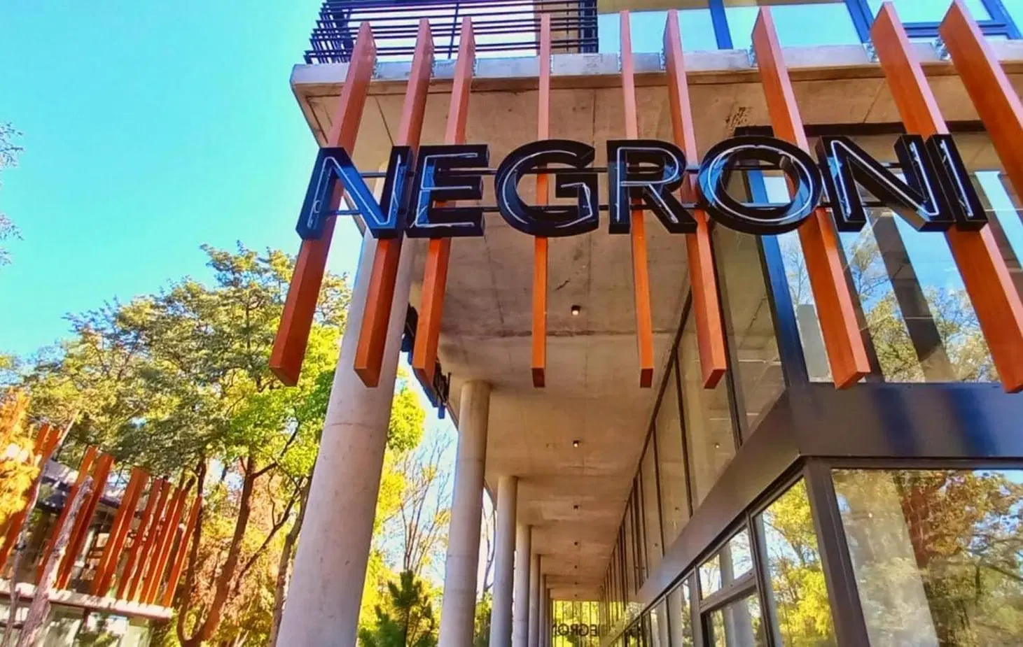 COCHERA COMERCIAL :: THAYS PARQUE LELOIR :: CON RENTA 1