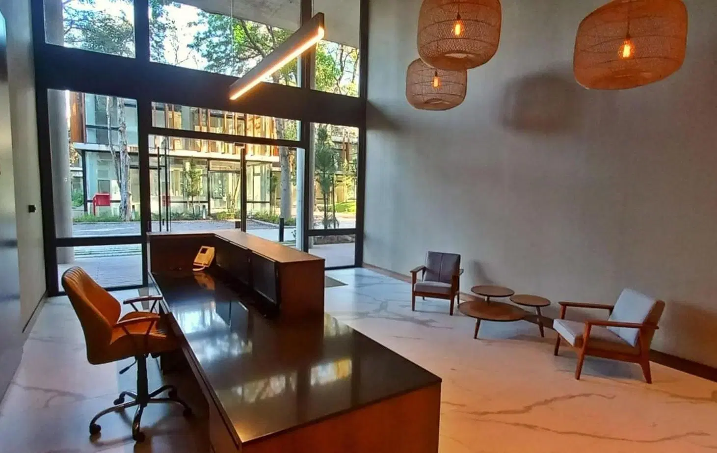 COCHERA COMERCIAL :: THAYS PARQUE LELOIR :: CON RENTA 5