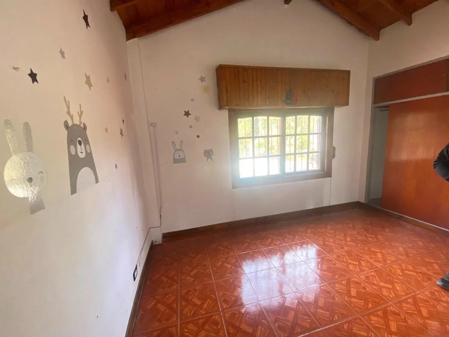 CASA EN ALQUILER :: 3 AMBIENTES :: LELOIR/UDAONDO 5