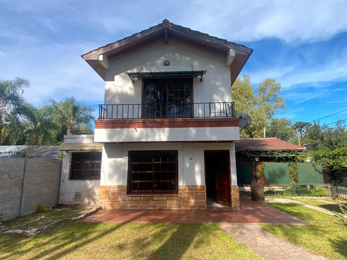 CASA EN ALQUILER :: 3 AMBIENTES :: LELOIR/UDAONDO 2