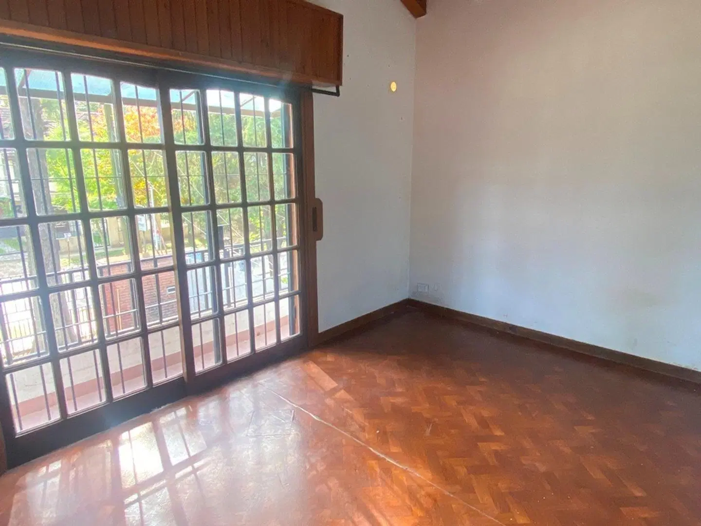 CASA EN ALQUILER :: 3 AMBIENTES :: LELOIR/UDAONDO 3