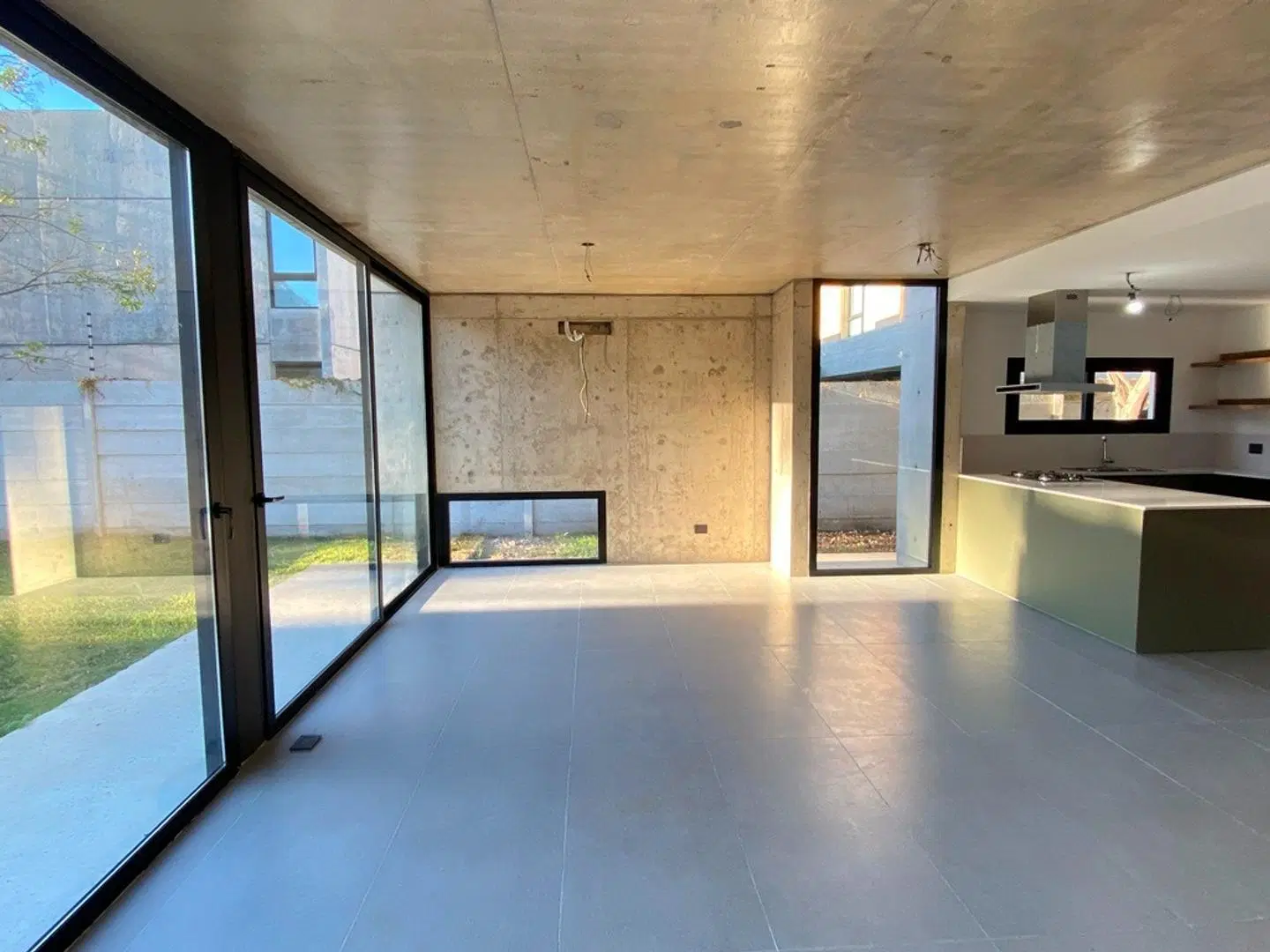 CASA EN ALQUILER :: EN CONDOMINIO CERRADO :: PARQUE LELOIR 3