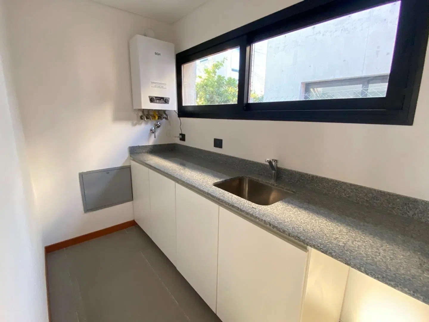 CASA EN ALQUILER :: EN CONDOMINIO CERRADO :: PARQUE LELOIR 4