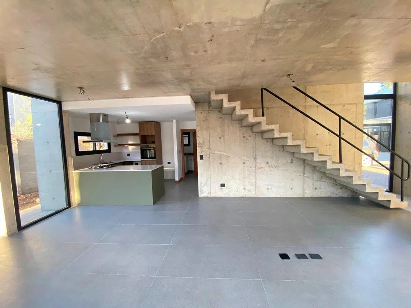 CASA EN ALQUILER :: EN CONDOMINIO CERRADO :: PARQUE LELOIR 1