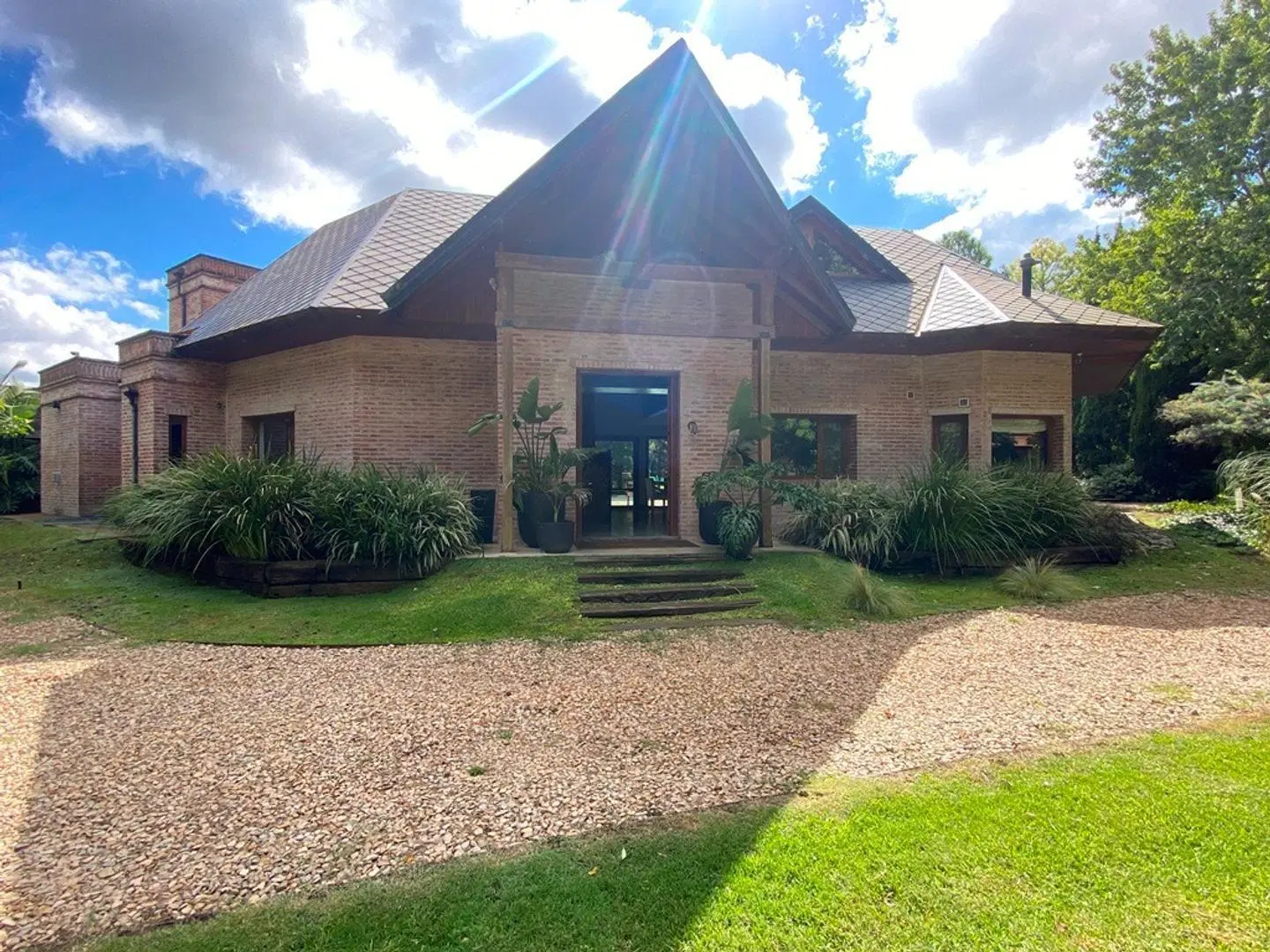 CASA EN VENTA :: PINGUINOS :: 6 AMBIENTES 3