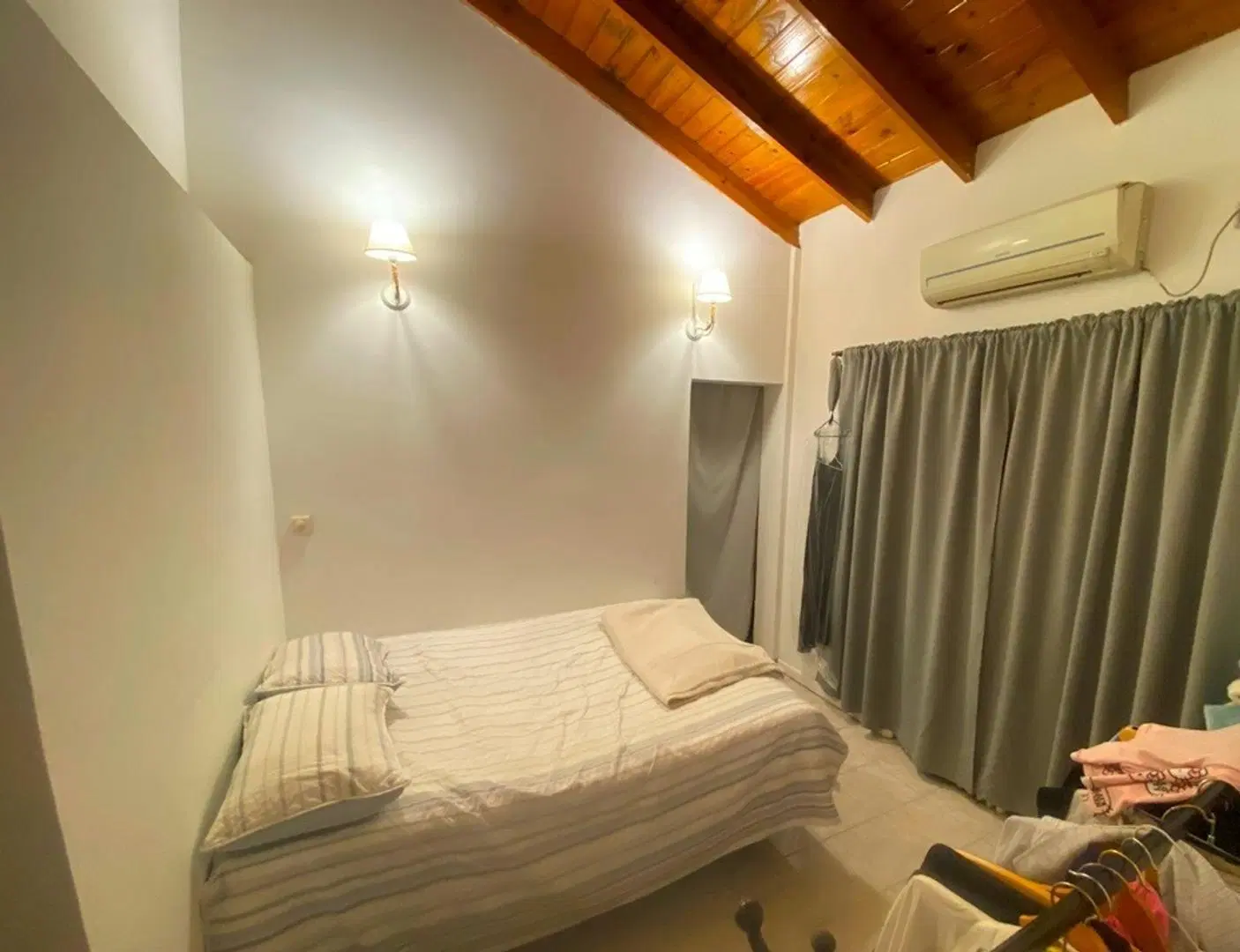 CASA EN ALQUILER ANUAL EN PARQUE LELOIR:: PILETA:: JARDIN 3