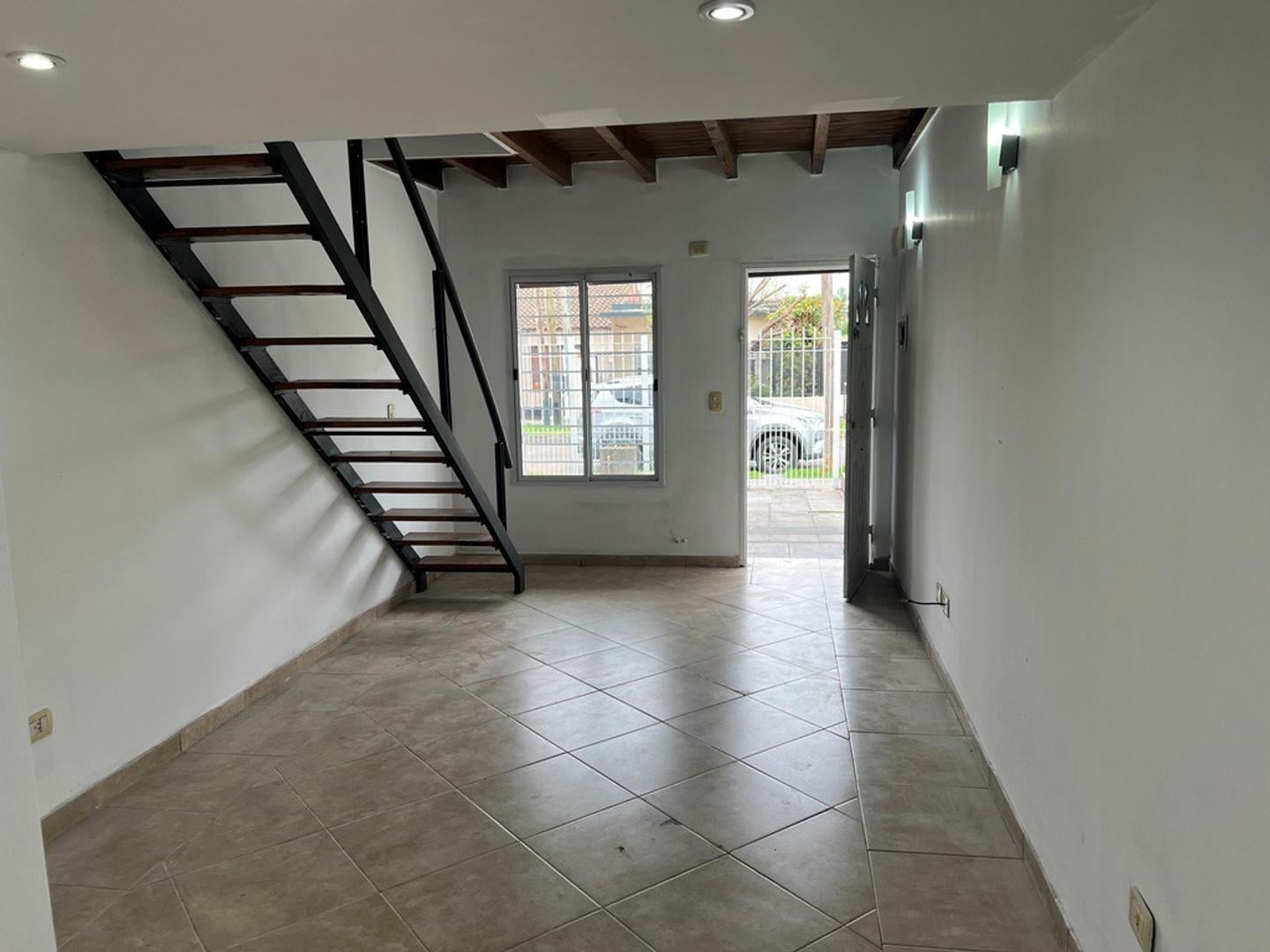 Foto de DUPLEX EN VENTA :: ITUZAINGO :: 3 AMBIENTES, imagen 2