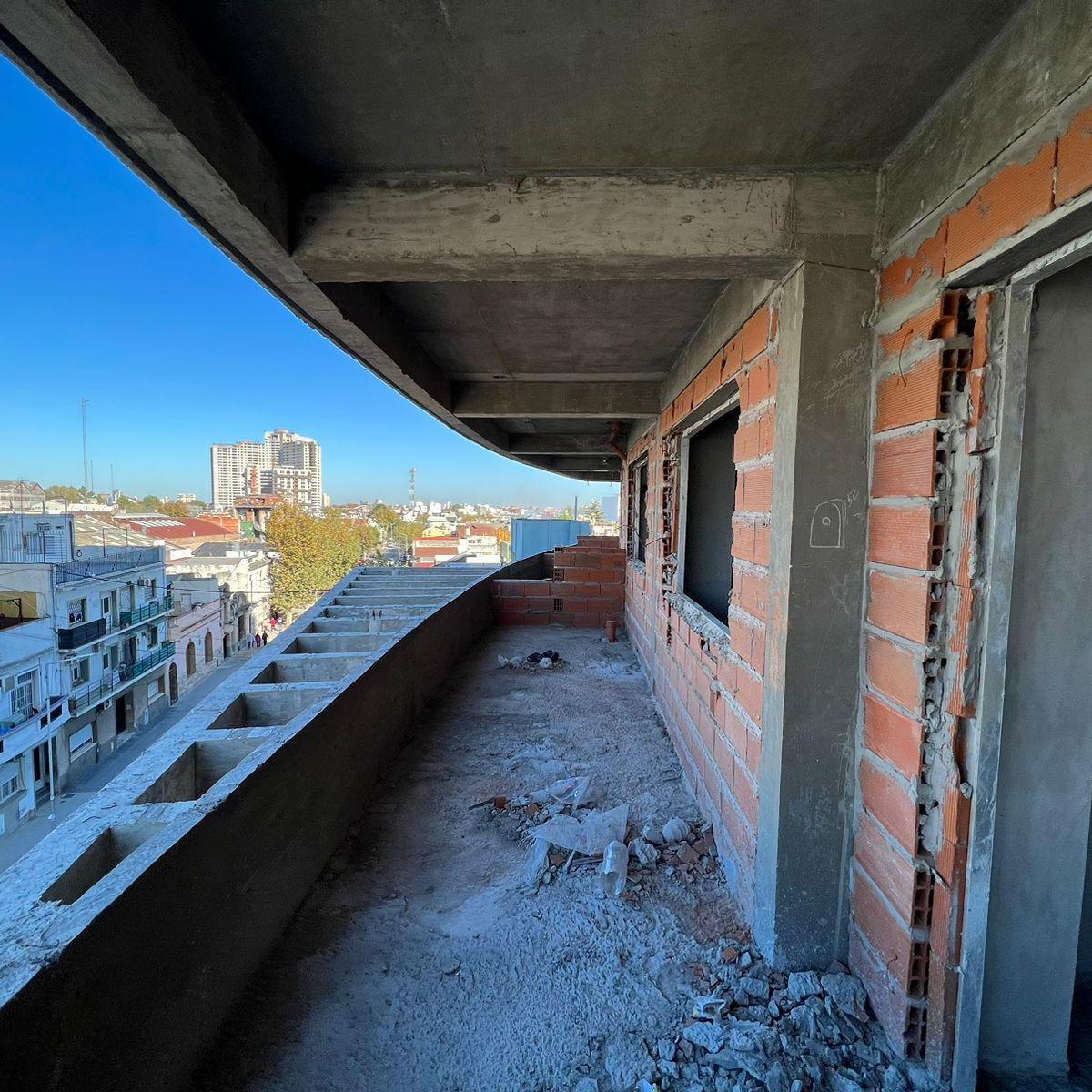 Departamento de Cuatro Ambientes en Venta en Avellaneda 3