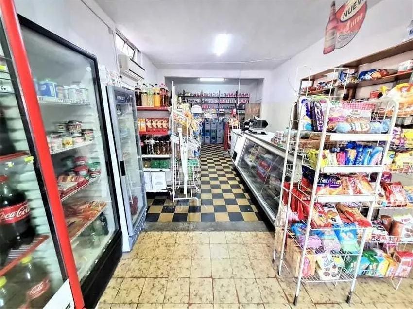¡Casa de cuatro ambientes en Planta alta + Local comercial y vivienda c/ Garage en Venta!