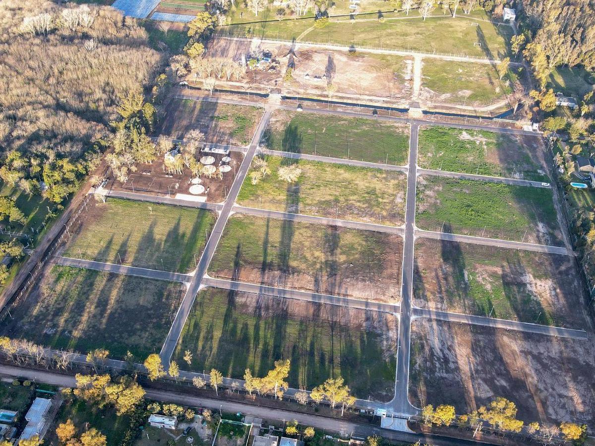 Calle 548, La Vikkina ¡Lote de 300 m a La Venta! 5