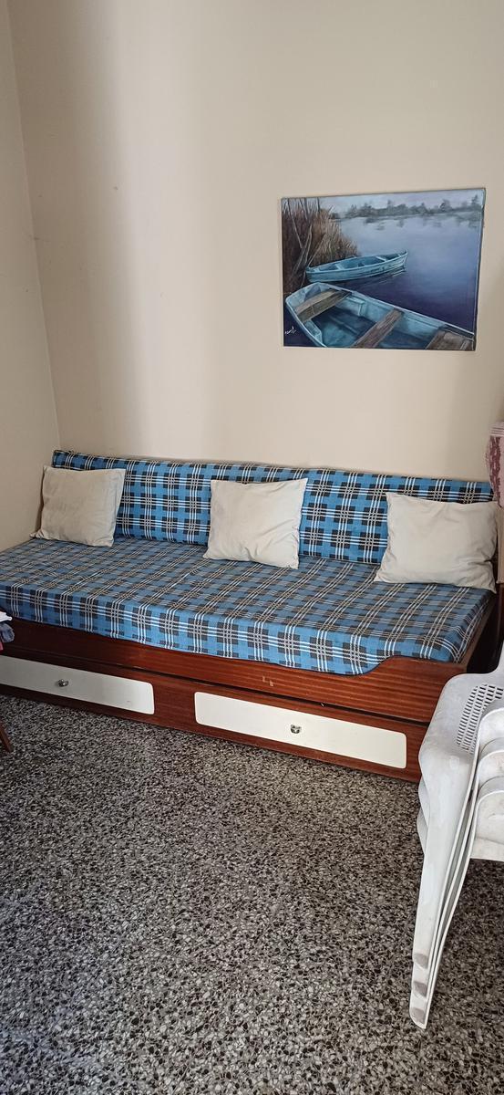 Casa de Cinco Ambientes con Jardin y Cochera a La Venta en Ezpeleta 4