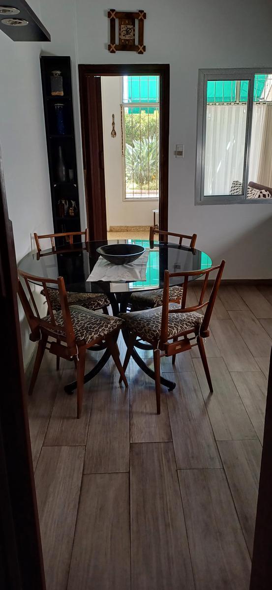 Casa de Cinco Ambientes con Jardin y Cochera a La Venta en Ezpeleta 5