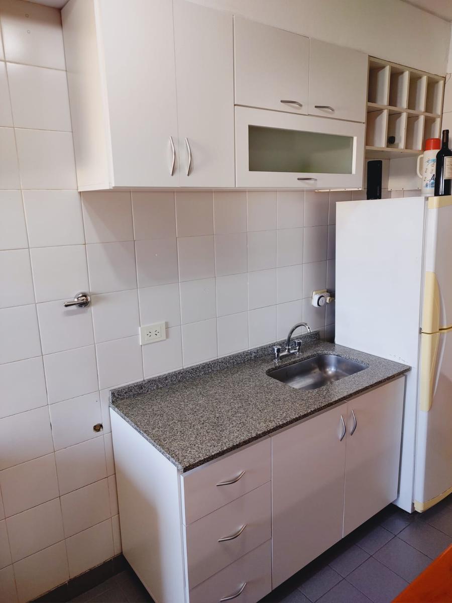 Departamento de Tres Ambientes con Cochera a La Venta en Torres Pueyrredon 3