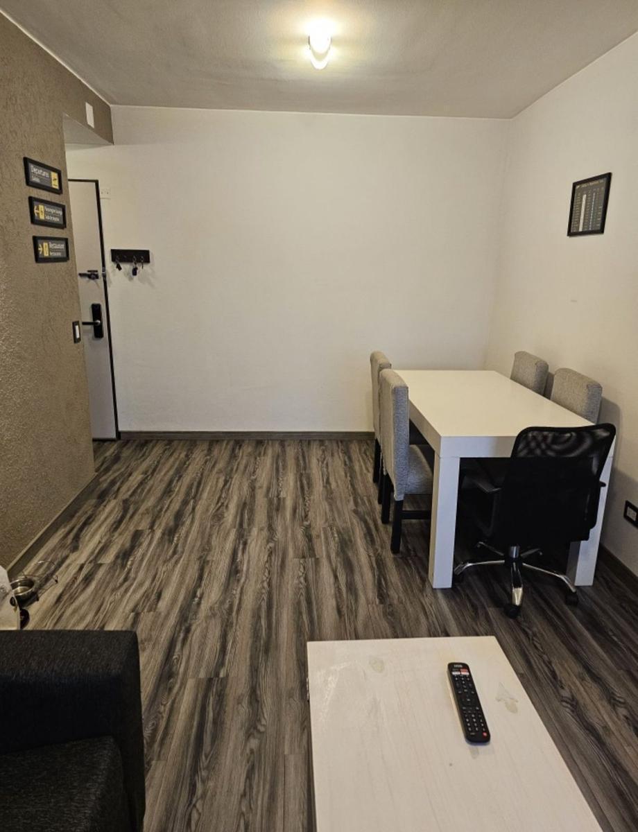 Departamento de Tres Ambientes a La Venta en Torres Pueyrredon 5