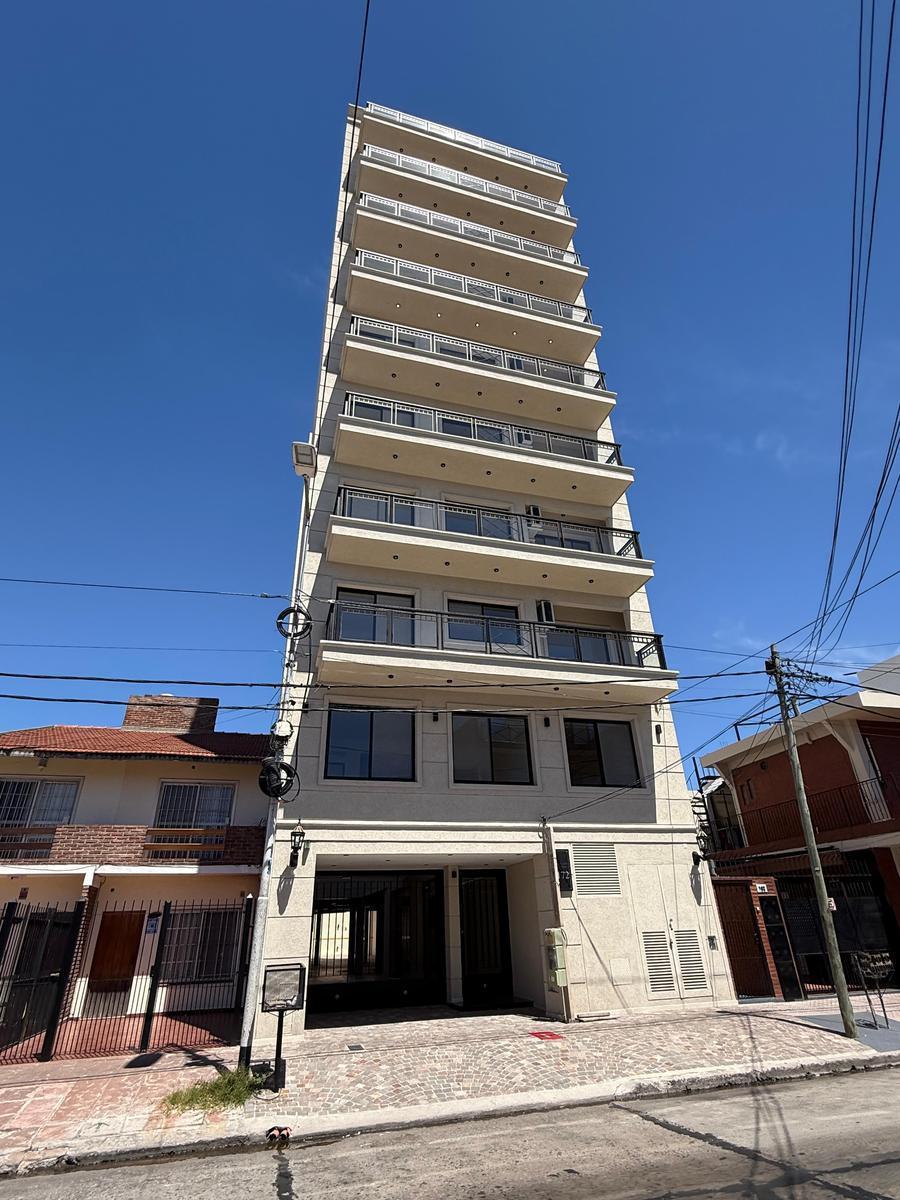 Departamento tres ambientes a la venta en Wilde