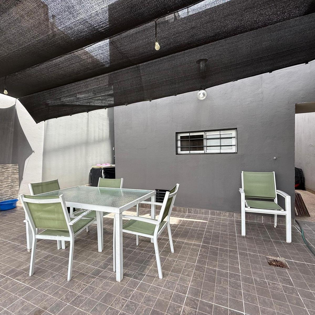Casa Cuatro Ambientes con Jardin y Pileta a La Venta en Crucecita Avellaneda 2