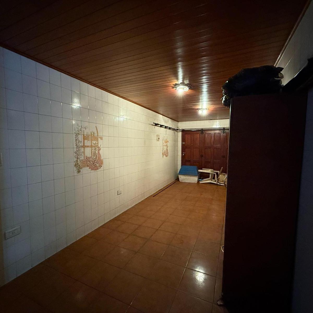 Foto de Casa cinco ambientes con cochera a la venta en Wilde, imagen 5