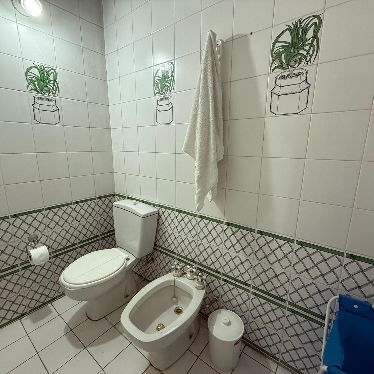Foto de Casa cinco ambientes con cochera a la venta en Wilde, imagen 4