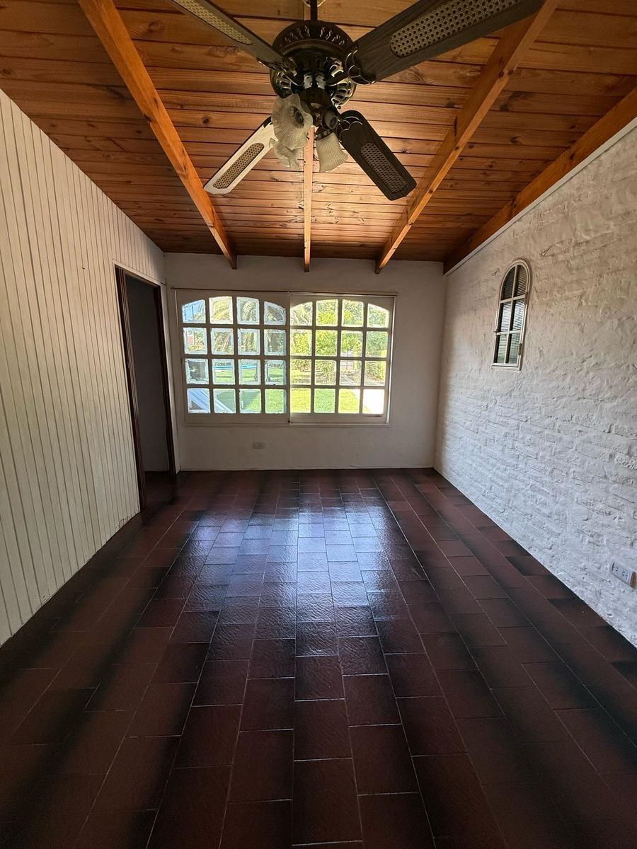 Casa de Cuatro Ambientes con Piscina en Venta en Villa Elisa La Plata 4