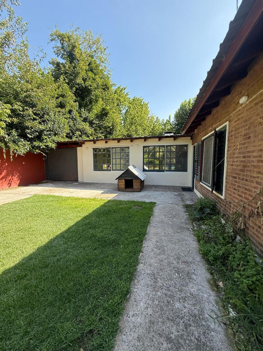 Casa de Cuatro Ambientes con Piscina en Venta en Villa Elisa La Plata 1