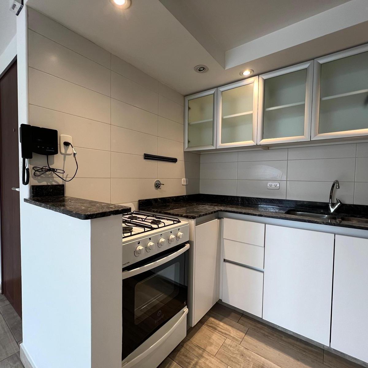 Departamento Dos Ambientes con Cochera en Venta en Quilmes 3