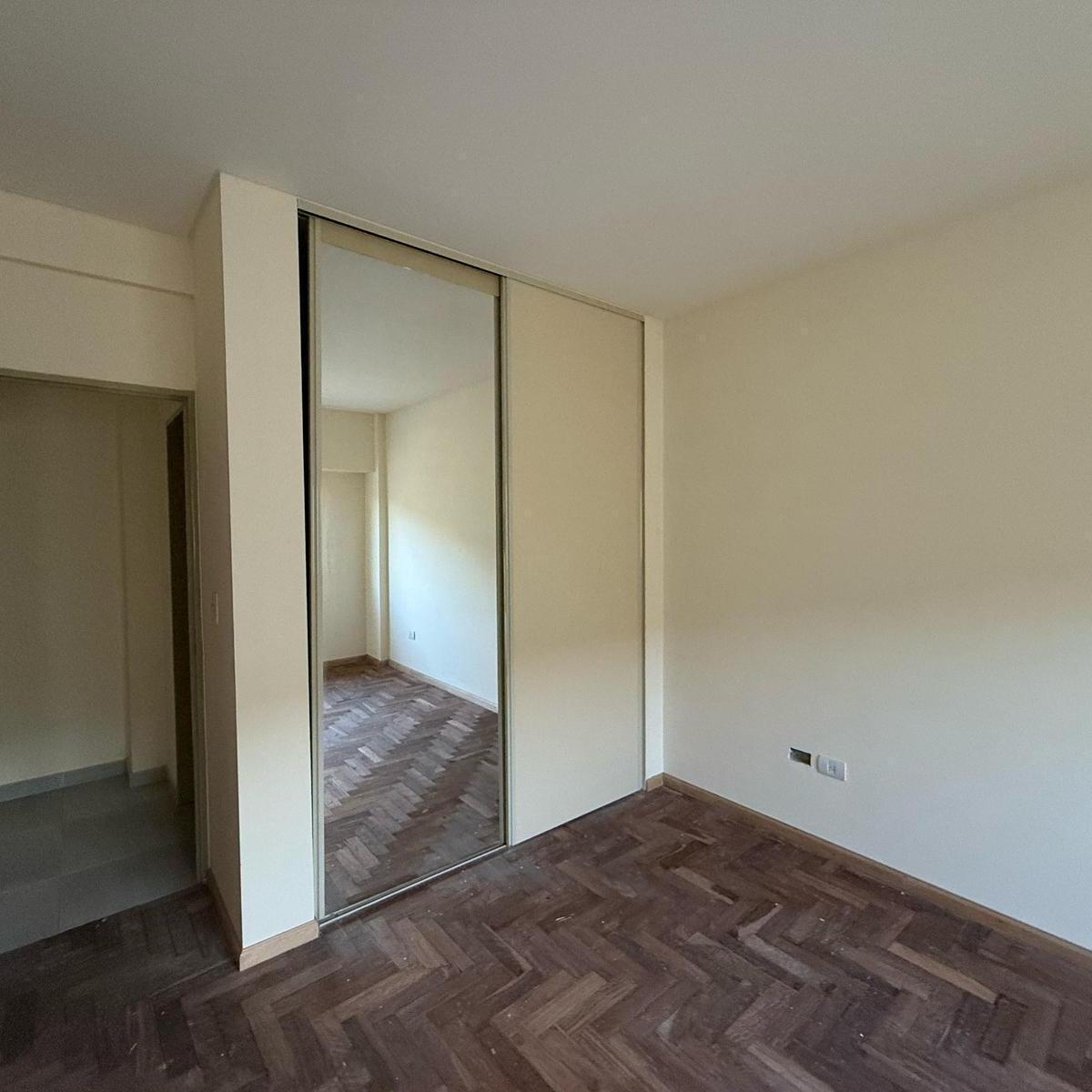 Departamento de Tres Ambientes con Pileta a La Venta en Avellaneda 4