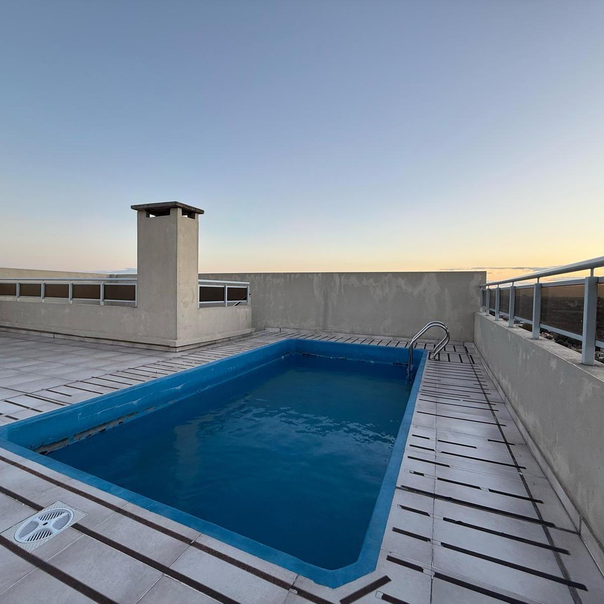 Departamento de Dos Ambientes con Pileta a La Venta en Avellaneda 3
