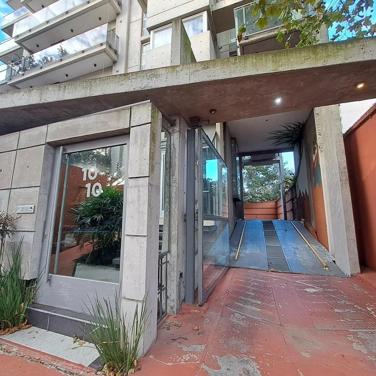 Departamento Piso de Tres Ambientes a La Venta en Quilmes 5