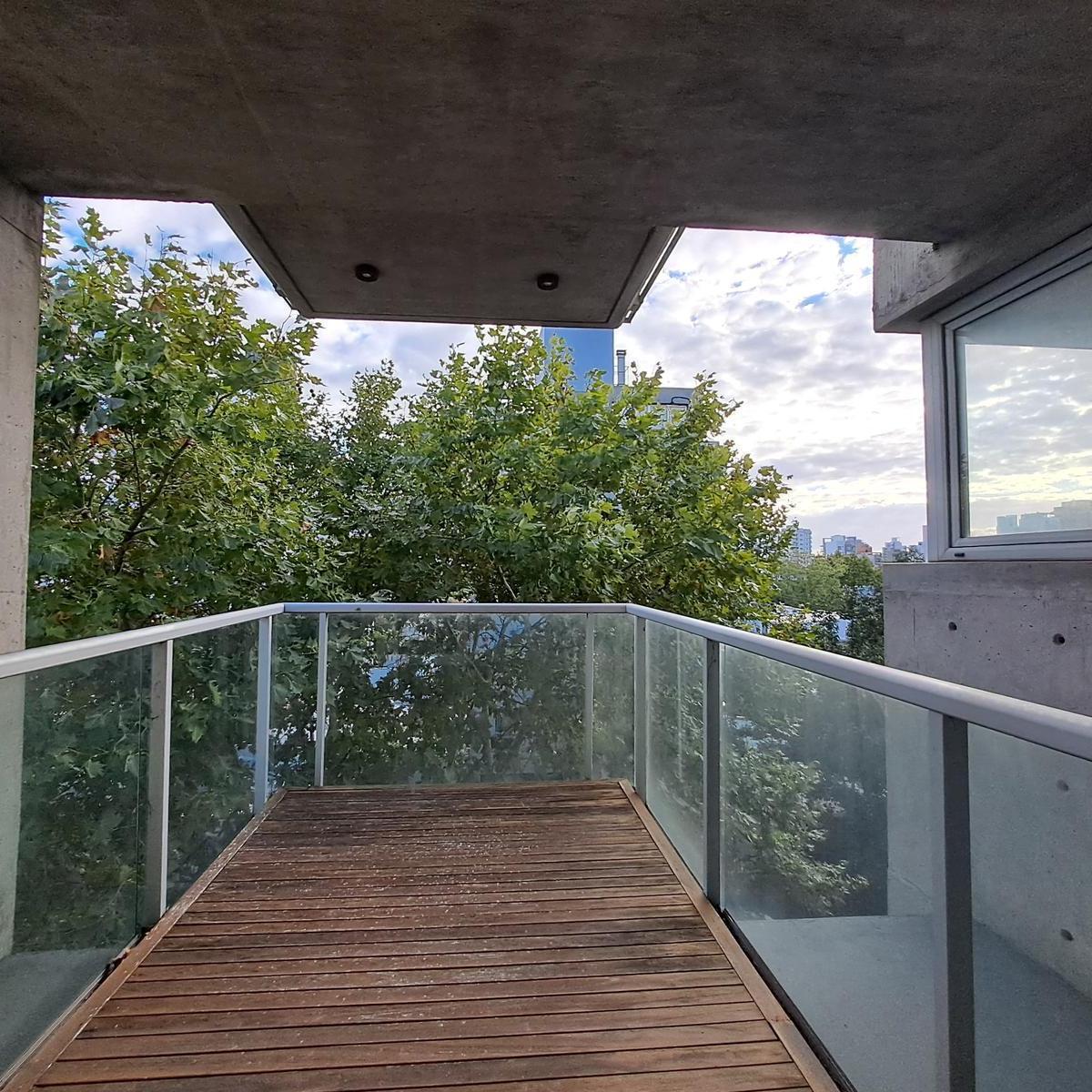 Departamento Piso de Tres Ambientes a La Venta en Quilmes 2