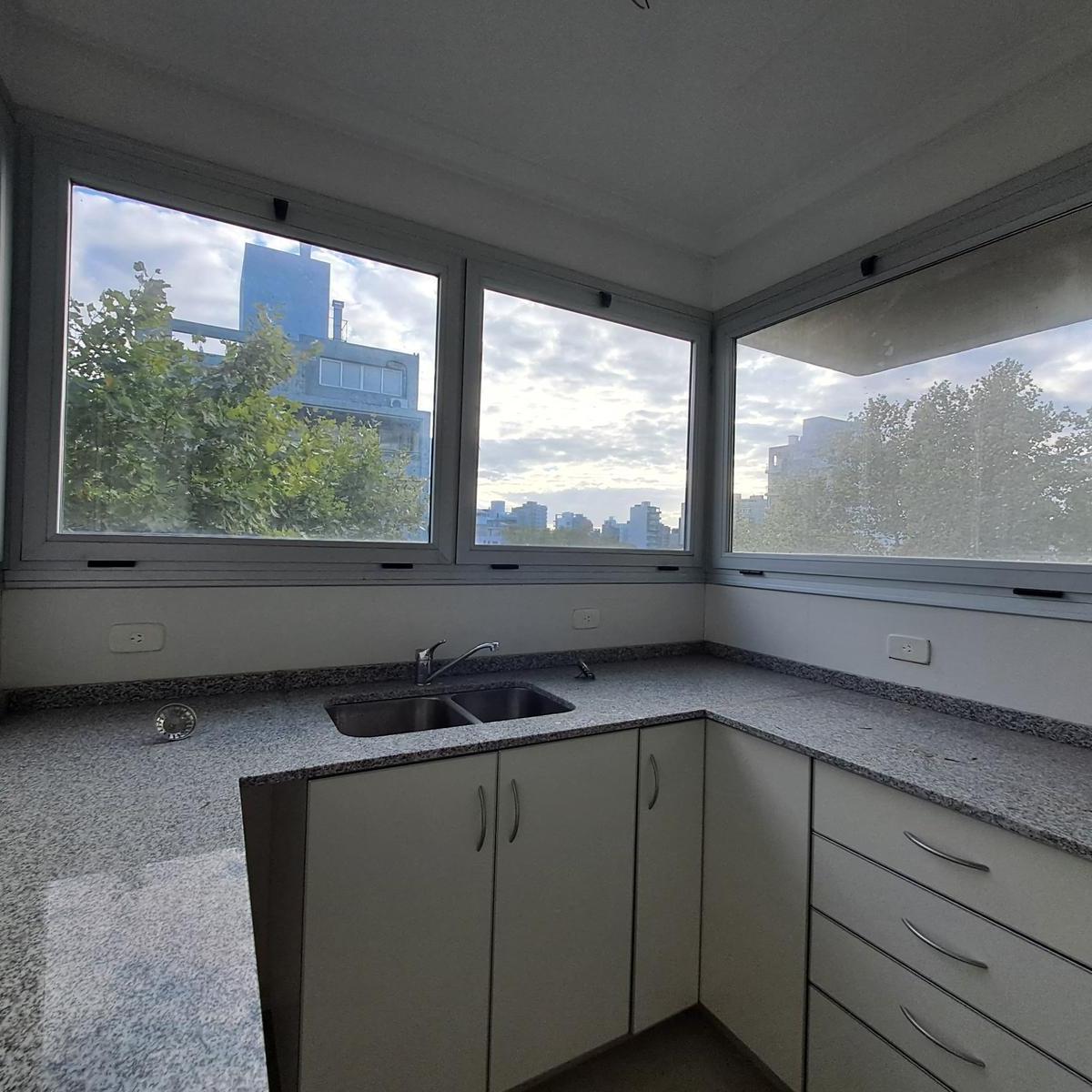 Departamento Piso de Tres Ambientes a La Venta en Quilmes 3
