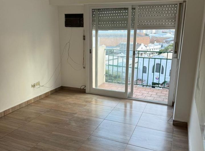 Departamento de dos ambientes Reciclado en Venta en Avellaneda 4