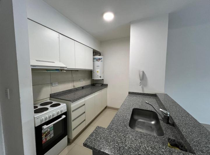Departamento de dos ambientes con patio en Alquiler en Wilde 3