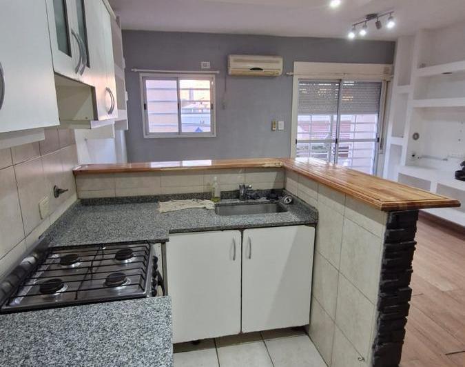 Departamento dos ambientes con cochera patio baulera Alquiler Wilde 5