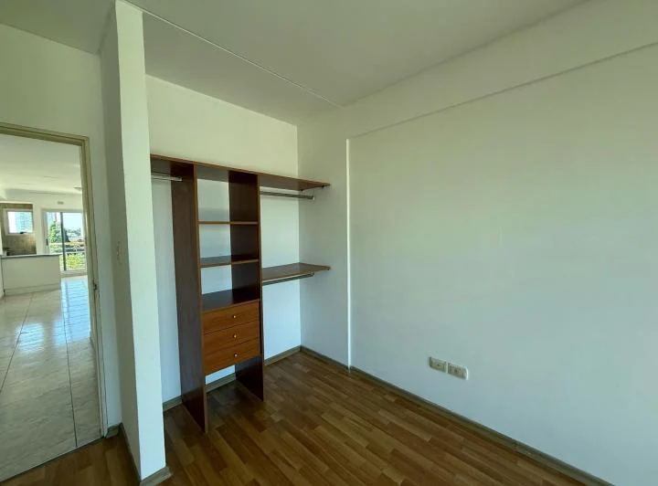 Departamento de dos ambientes con cochera en Alquiler en Wilde Centro 5