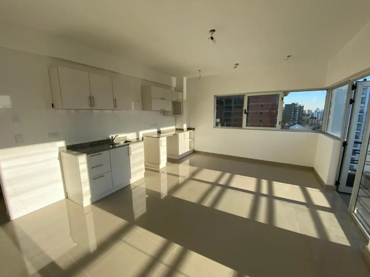 Departamento de dos ambientes en alquiler en Wilde Centro 3