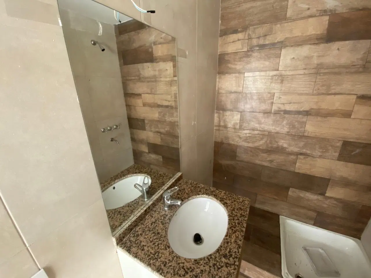 Departamento de dos ambientes en alquiler en Wilde Centro 8