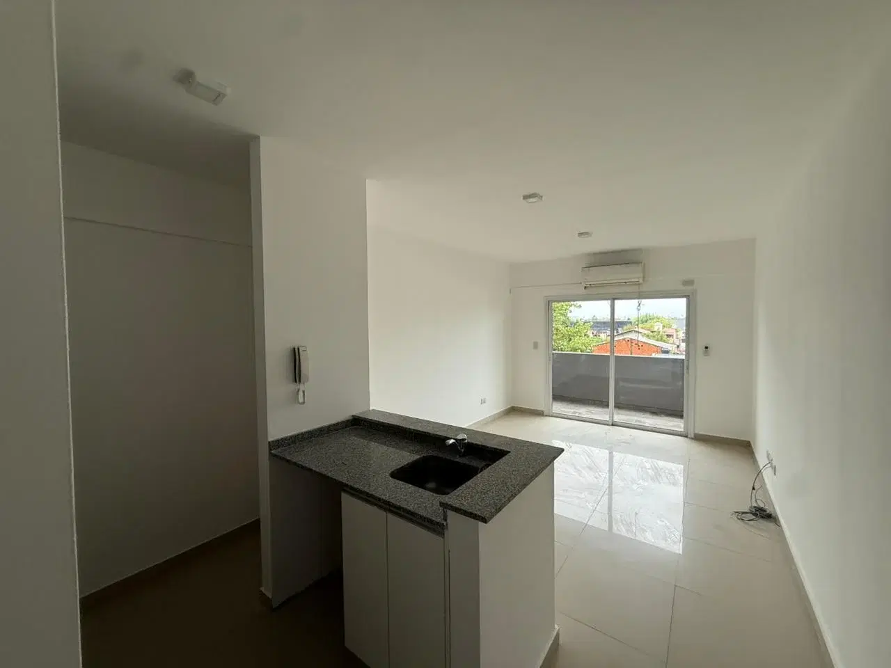 Departamento de dos ambientes en Alquiler en Wilde 1