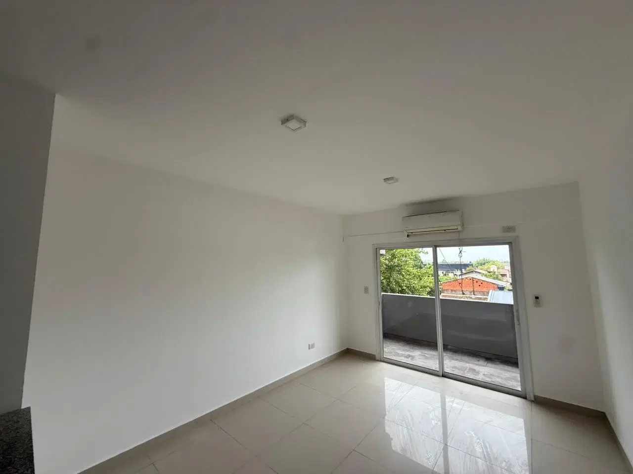 Departamento de dos ambientes en Alquiler en Wilde 4